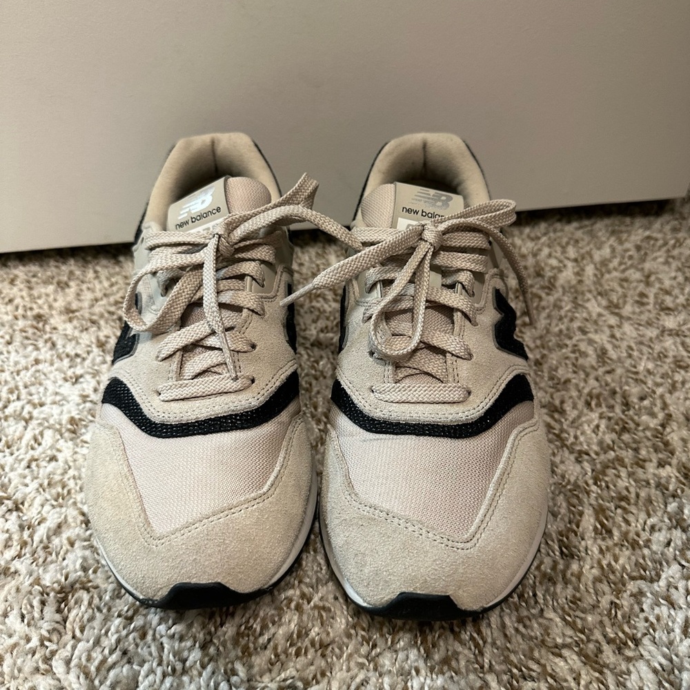 New Balance 997H W8.5 GUC